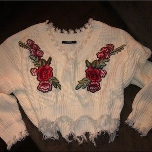 V-Neck Frayed Floral Embroidered Cropped Sweater